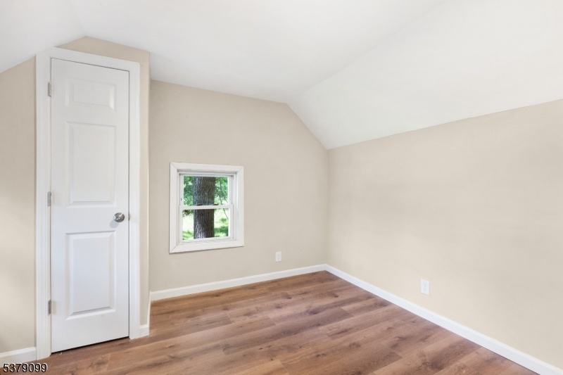 UL Bedroom 4