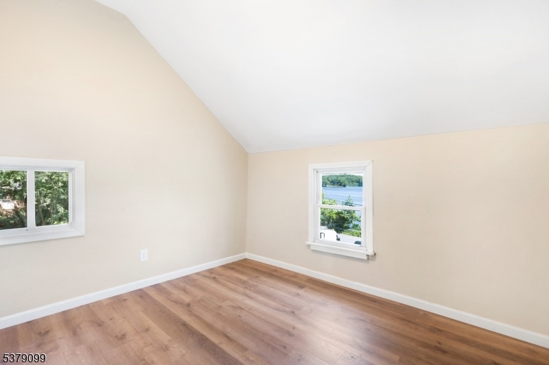 UL  Bedroom 3 - Lake Views