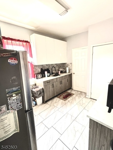 2nd floor eat in kitchen