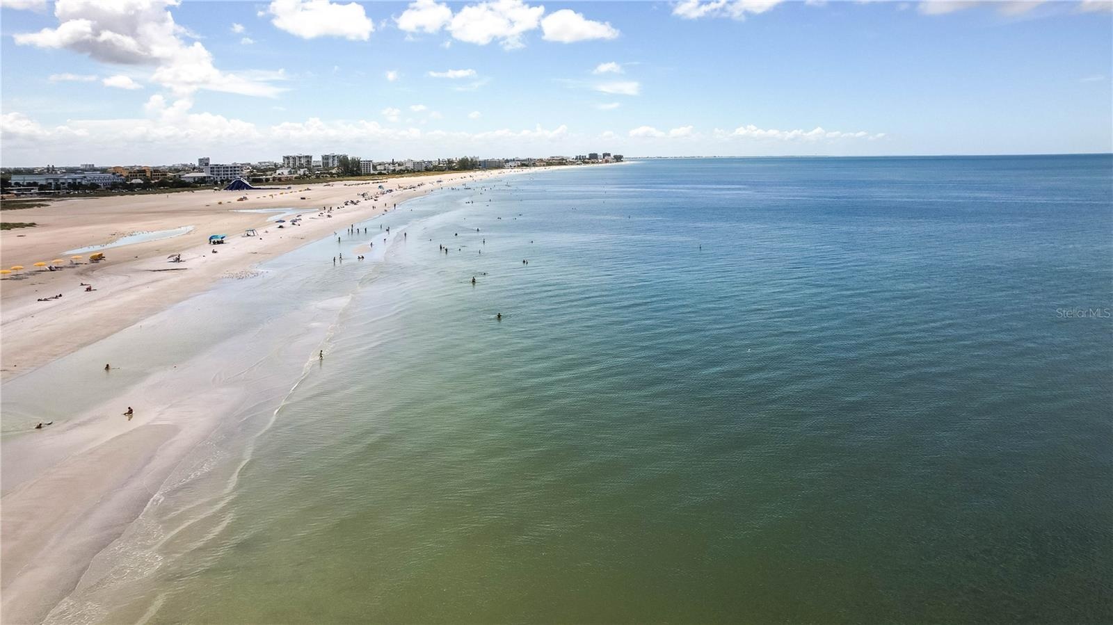 LOTS OF ROOM ON TREASURE ISLAND BEACH, BRING THE FAMILY TENTS AND UMBRELLAS
