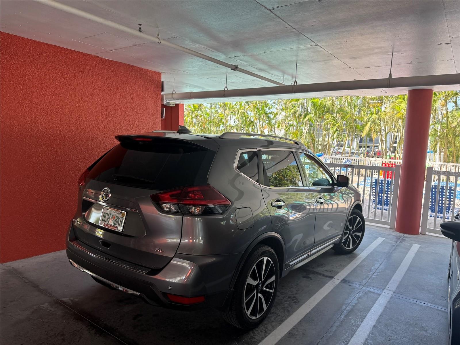 SPACIOUS PARKING BY THE POOL