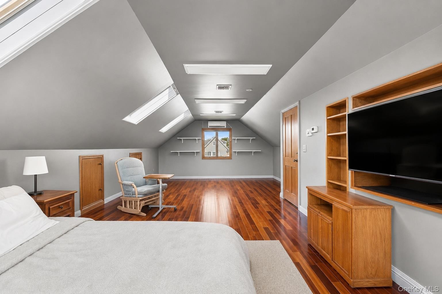 Bedroom/Playroom/Recreation Room