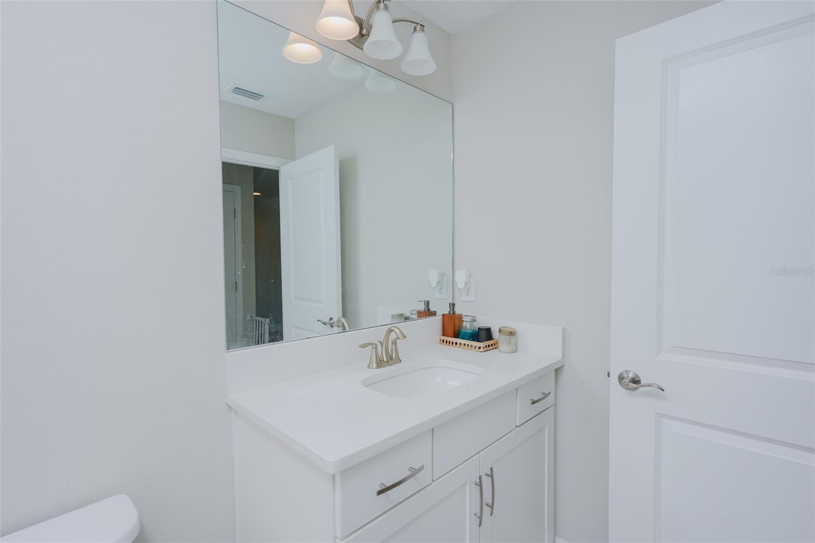 Second bathroom - 1st floor
