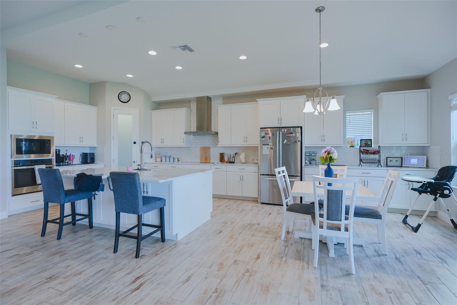 Kitchen & Breakfast area