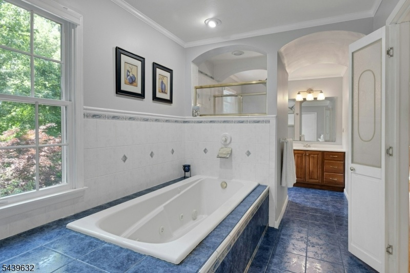 PRIMARY BEDROOM SUITE