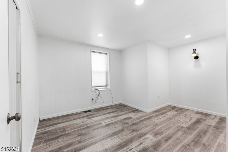 1st fl - b edroom