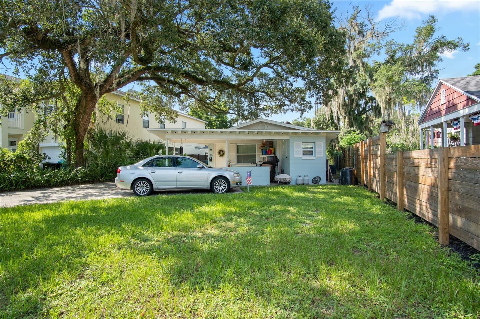 Income Opportunity for owning a Duplex in the 32804 zip code.
