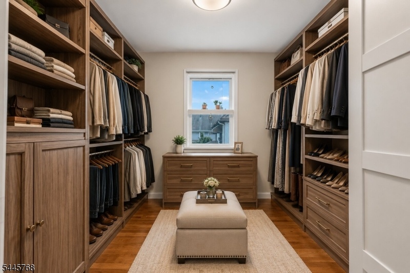 Walk-In (Virtually Staged)
