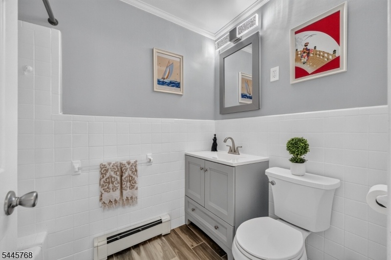 2nd Floor Full Bath
