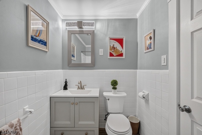 2nd Floor Full Bath