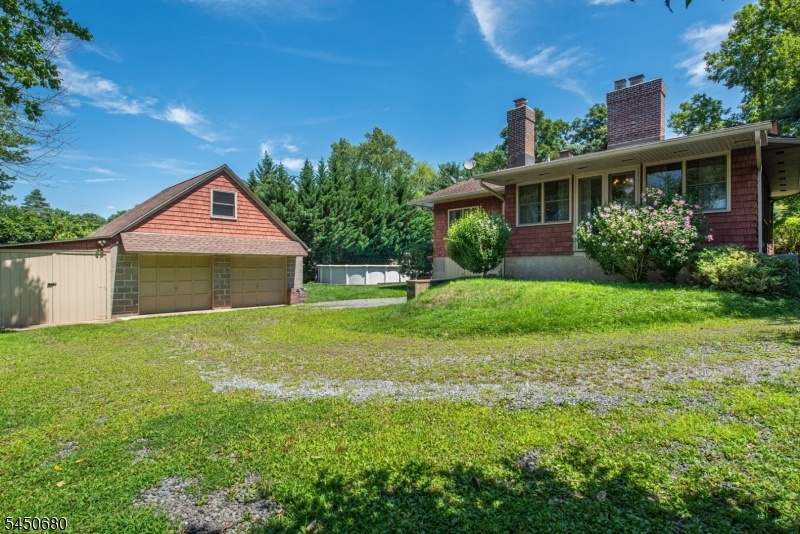 Detached 2 Car Garage