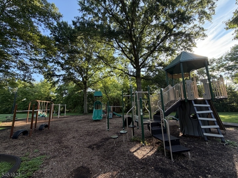 Playgrnd less than a blk away