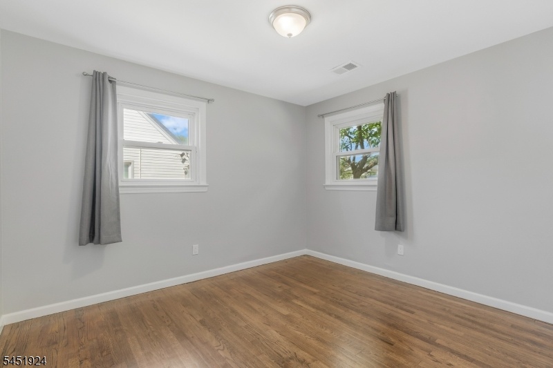 Vi1st floor bedroom 2