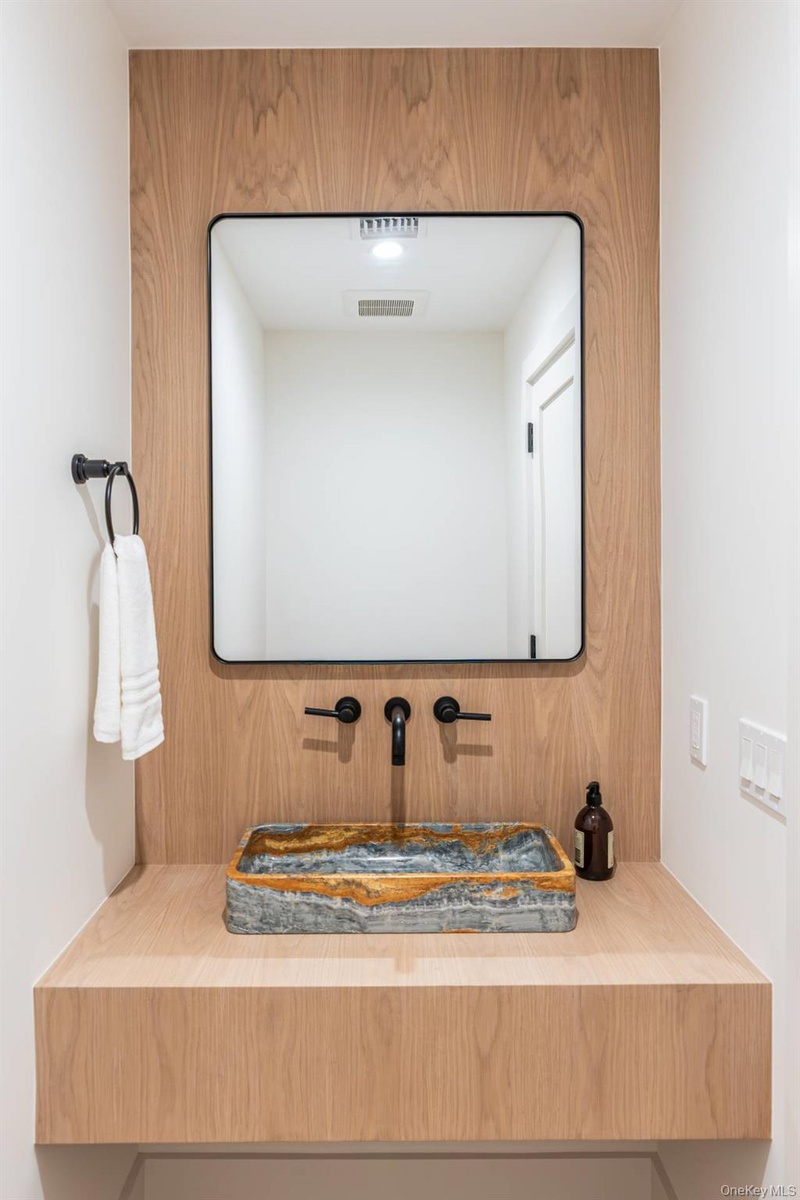 Custom vessel sink