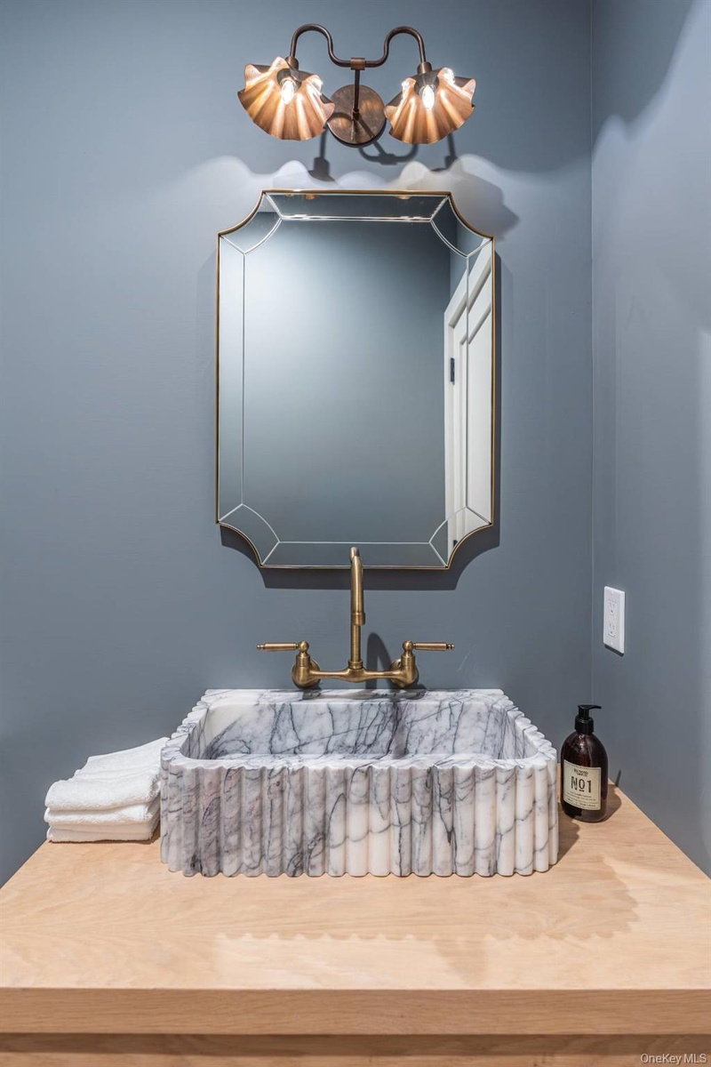 Custom vessel sink