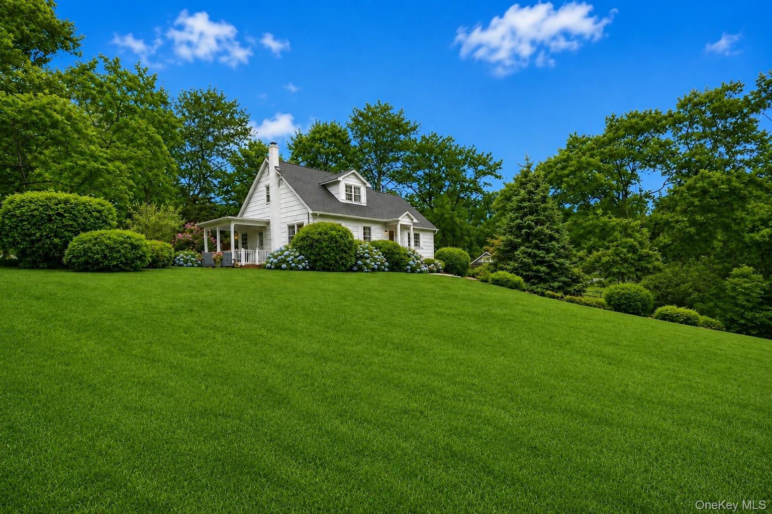 Charming home in heart of Cutchogue with beautiful lawn