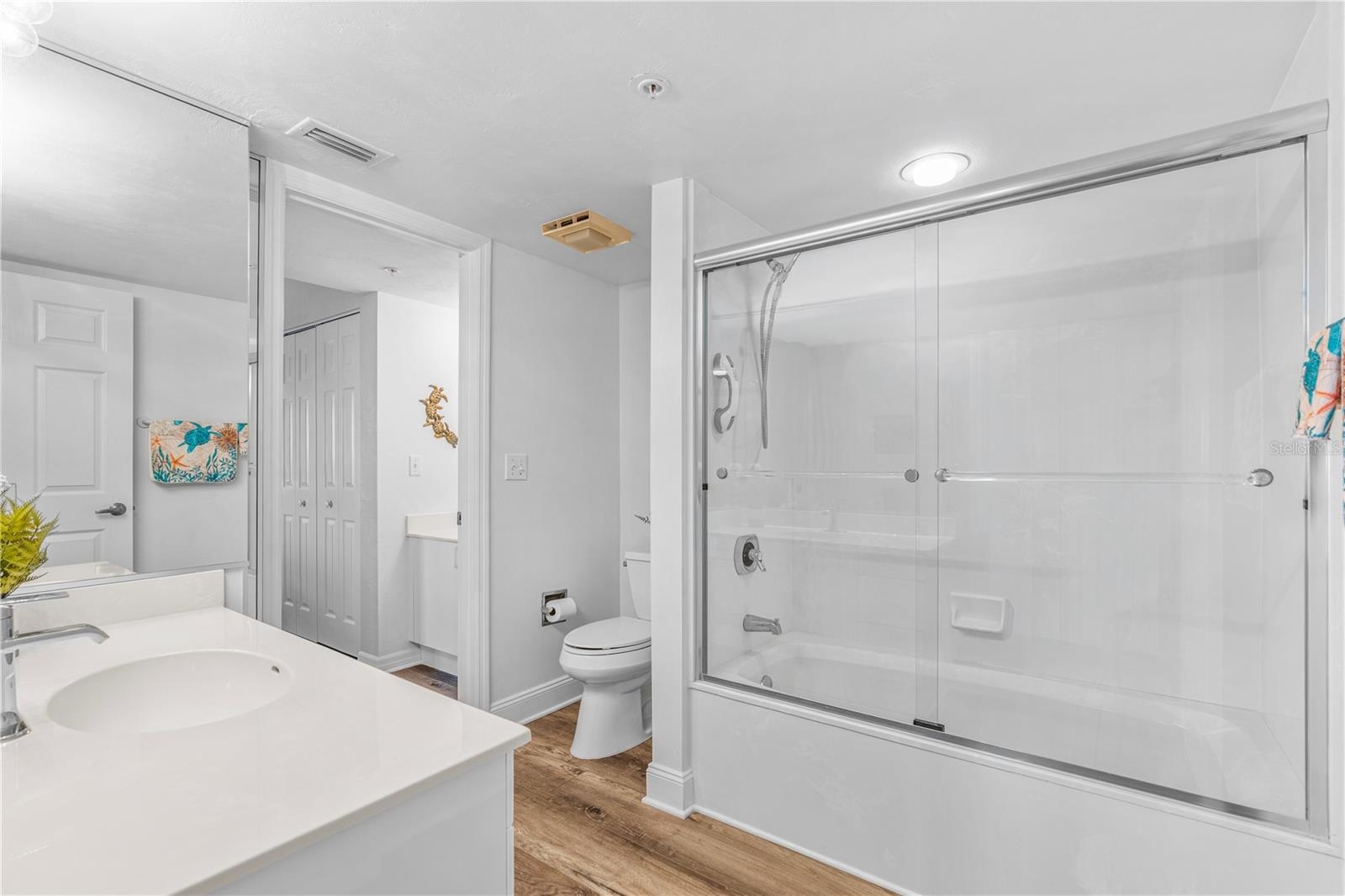 Guest Bath with 2 separate vanitys