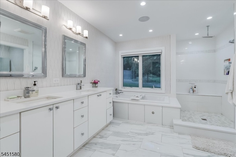 primary en suite bath