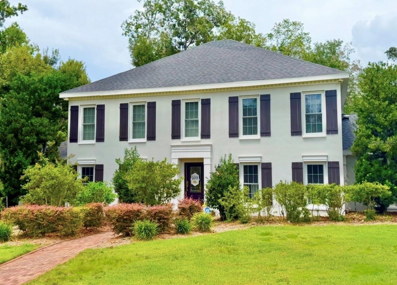 Gorgeous Southern Colonial Home!
