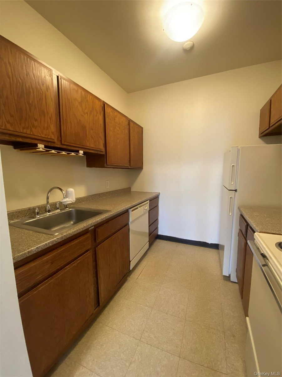 Apt 2