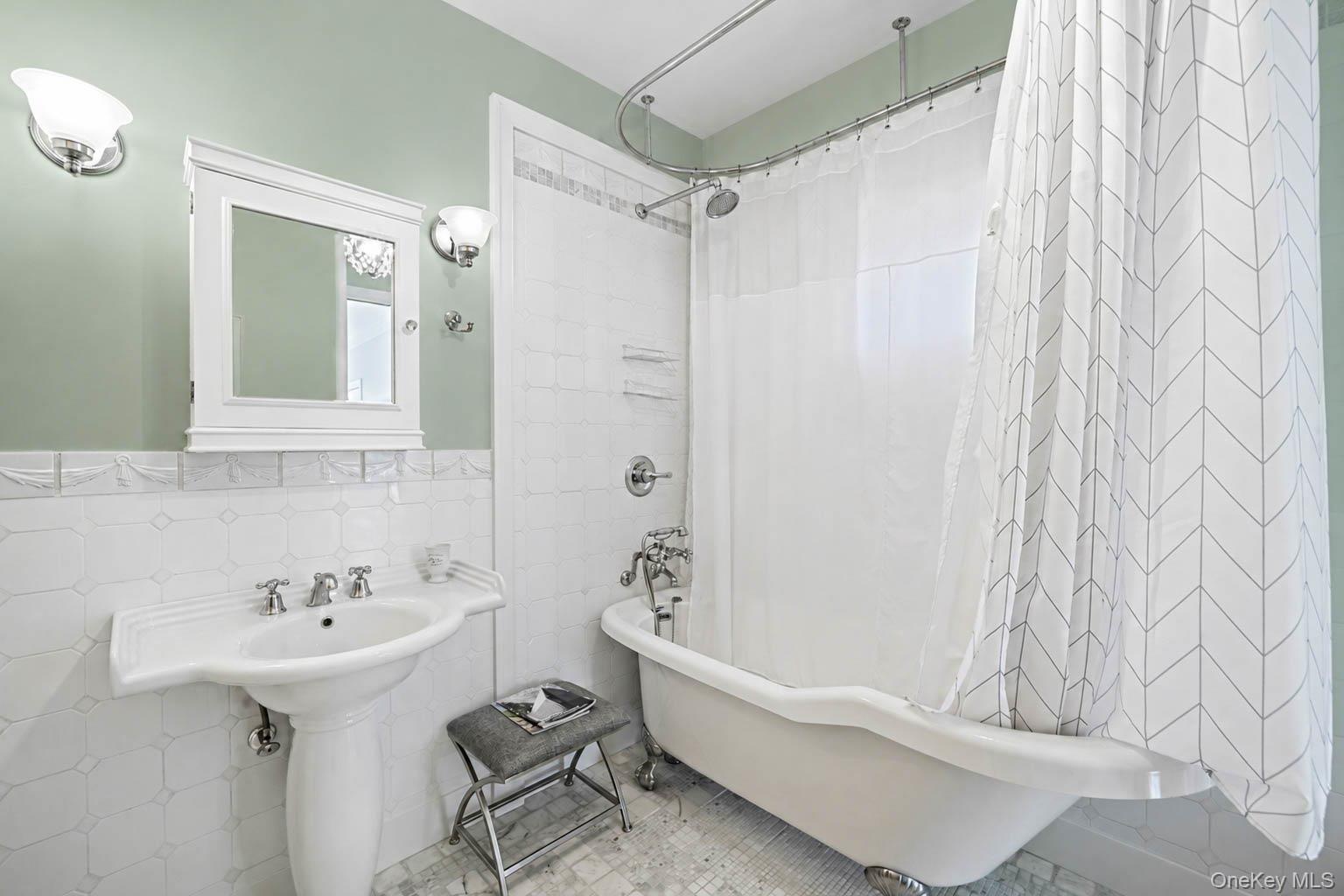 2nd level Full Bath