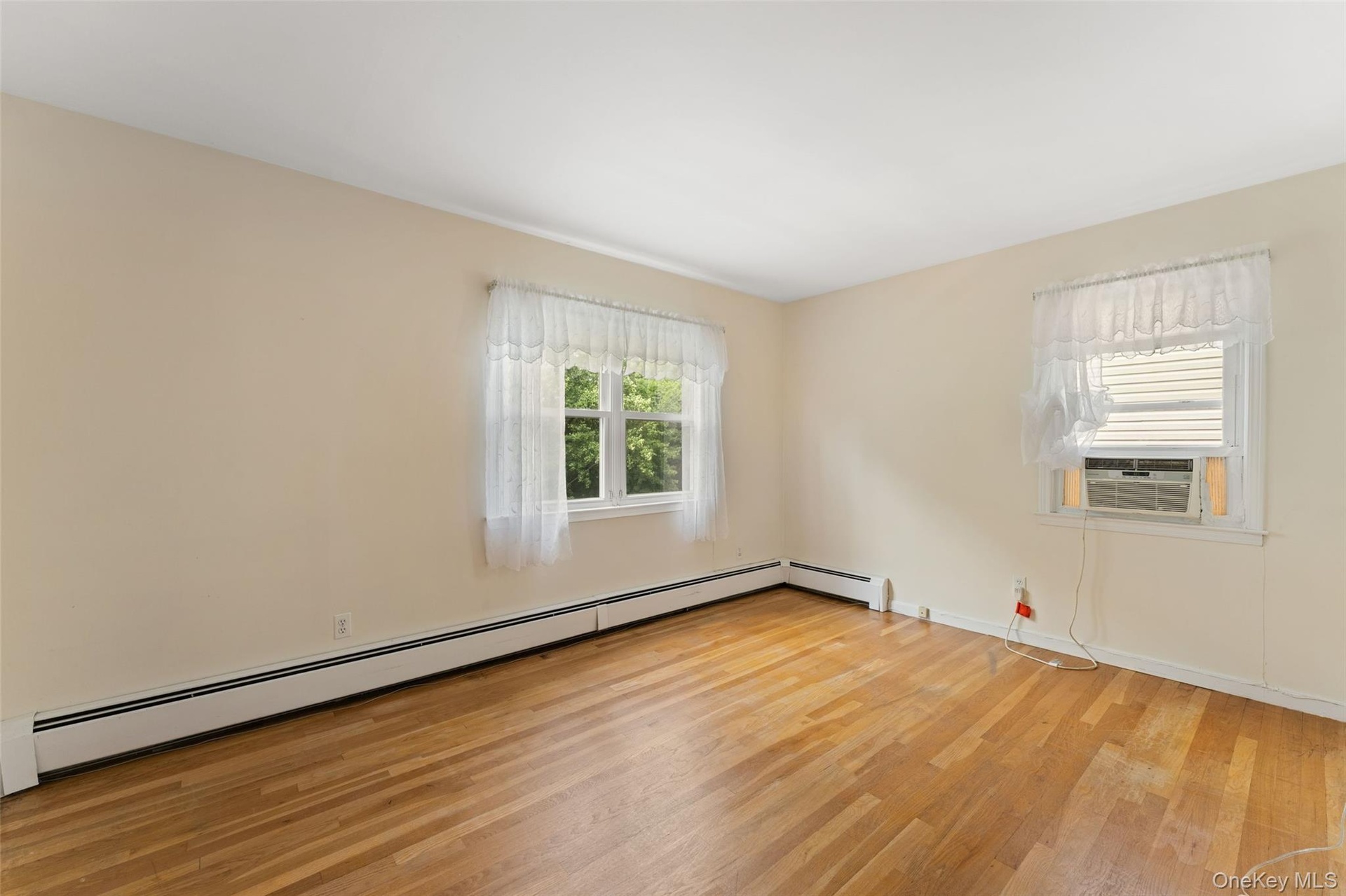 Primary Bedroom with 2 exposures