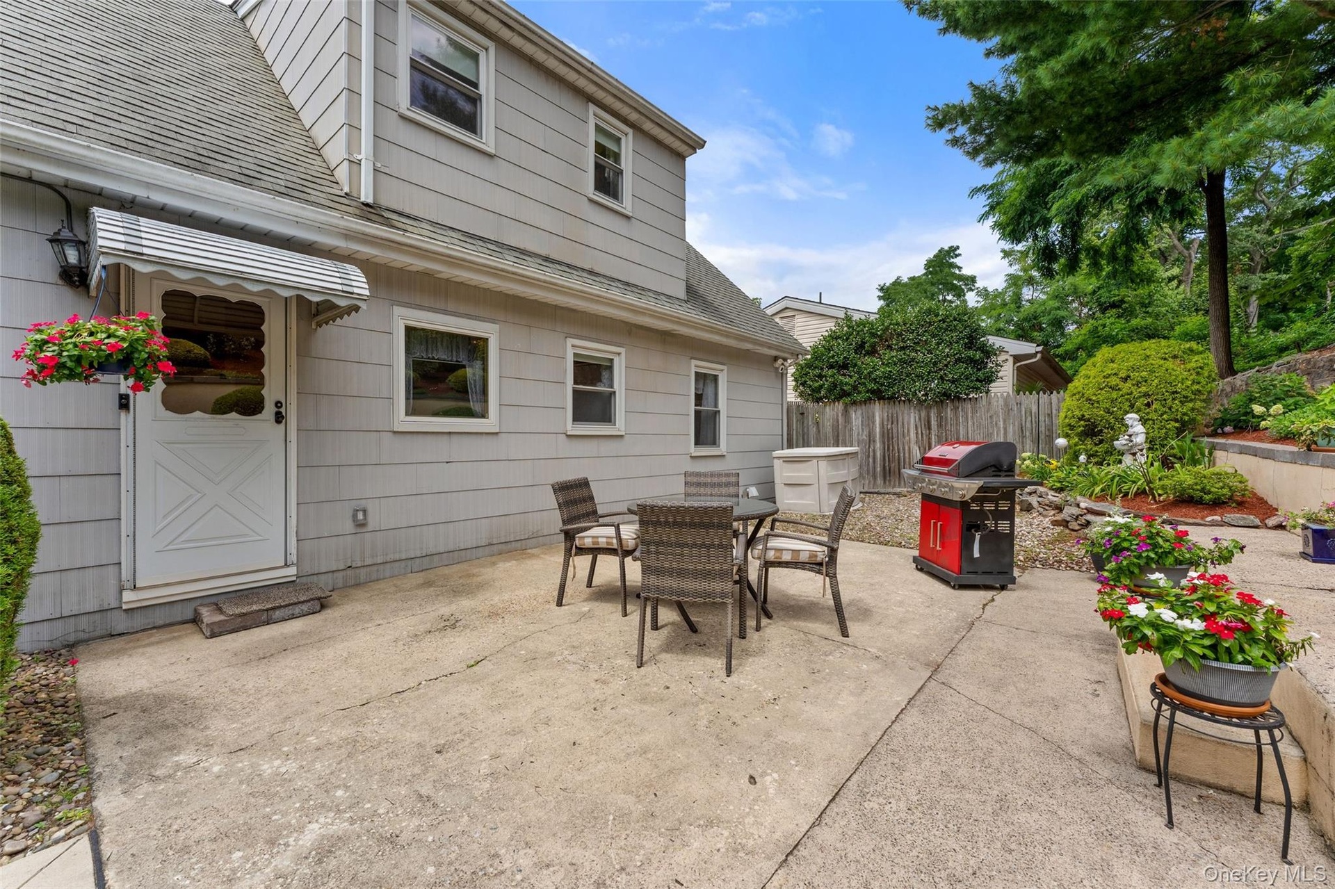 Patio view and access to the kitchen.
