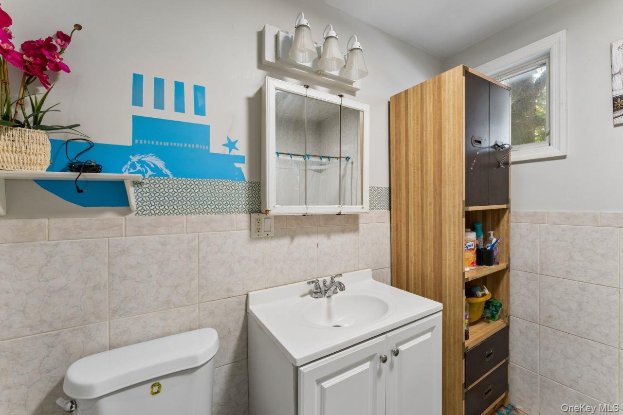 2nd floor bathroom