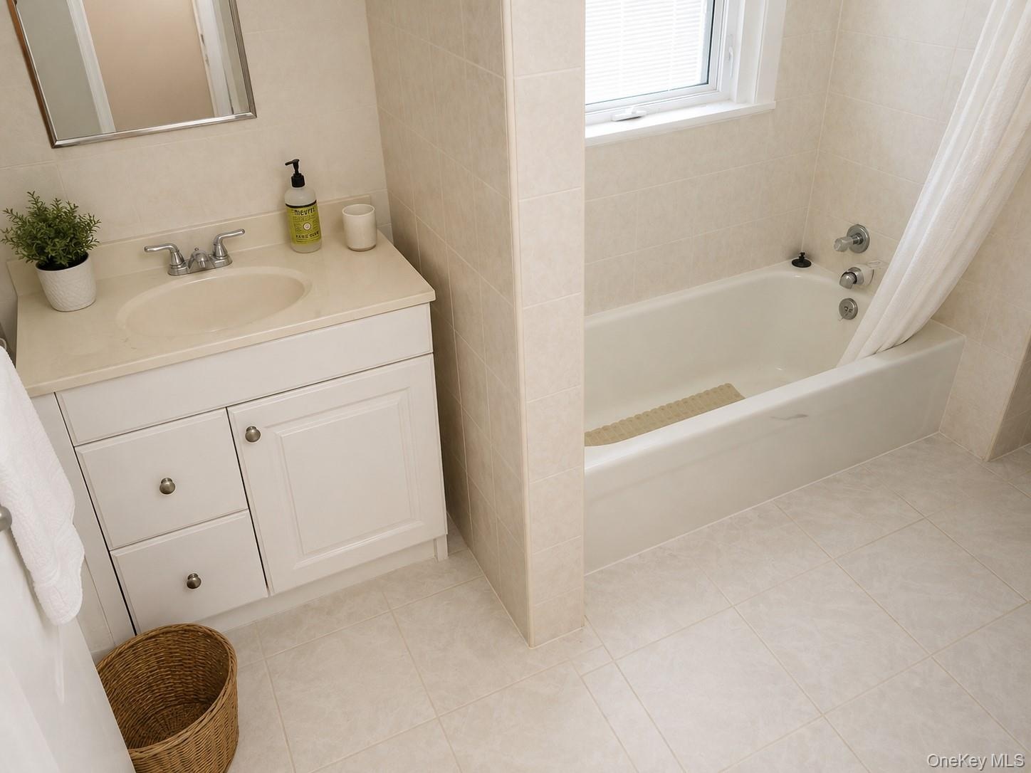 2nd Floor Bath