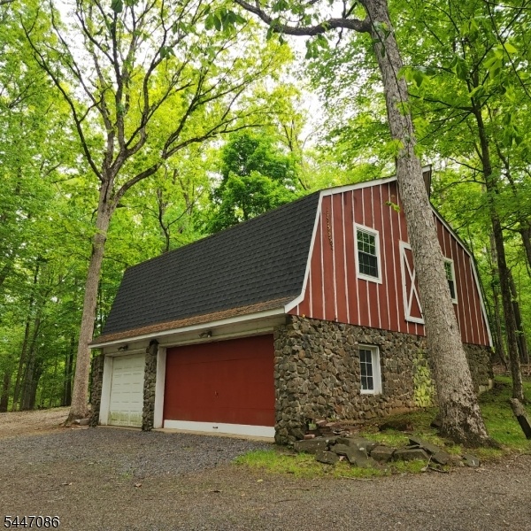 Barn/3 Car Garage