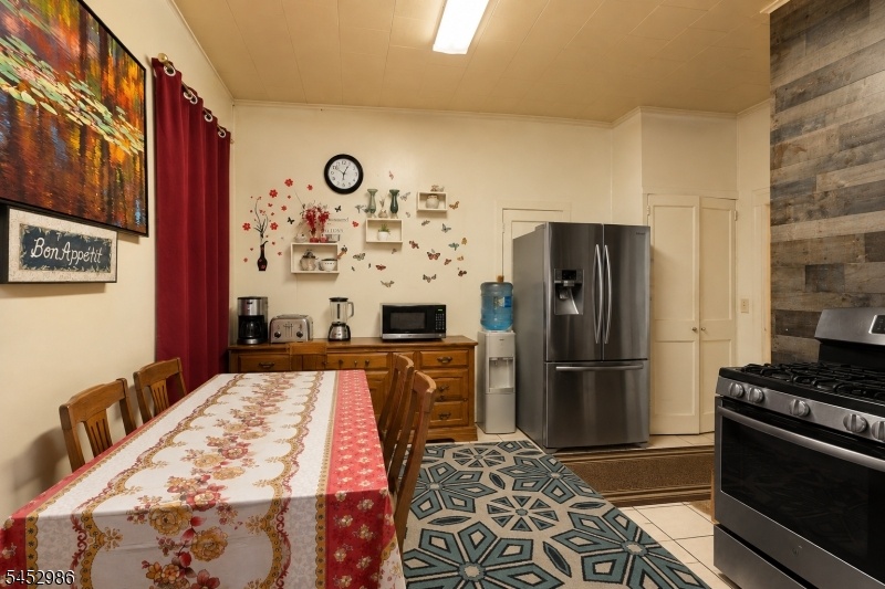 Unit 2 Eat in Kitchen