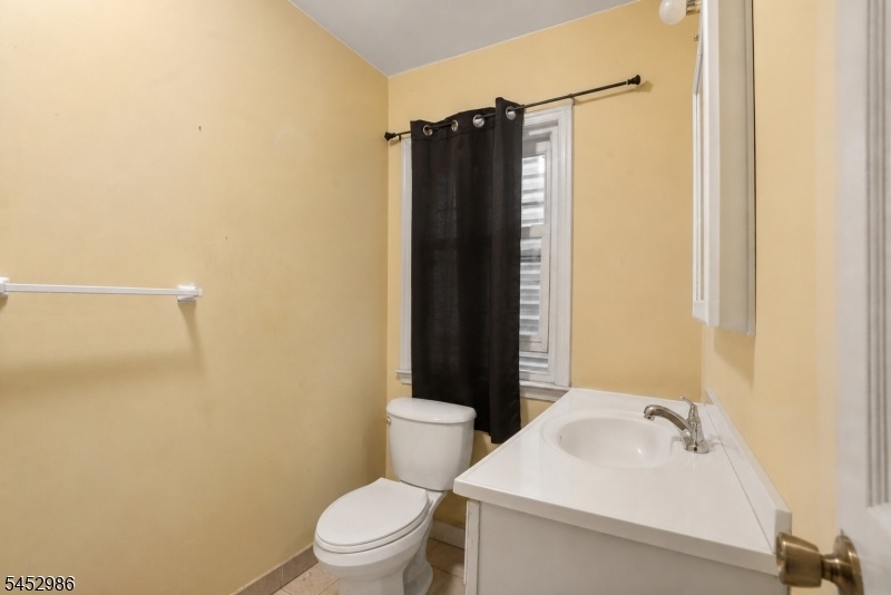 Unit 4 Bathroom