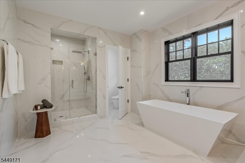 Upstairs Primary Bathroom
