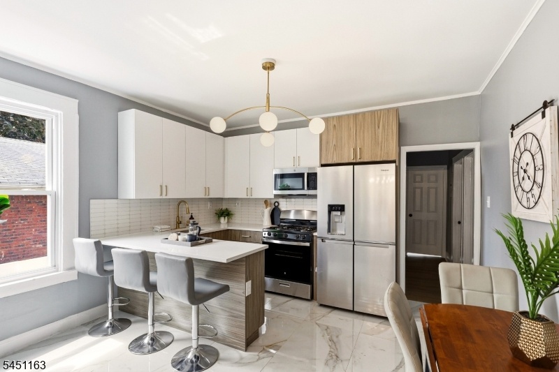 Dining/Kitchen