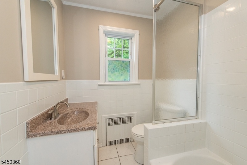 1st fl full bath