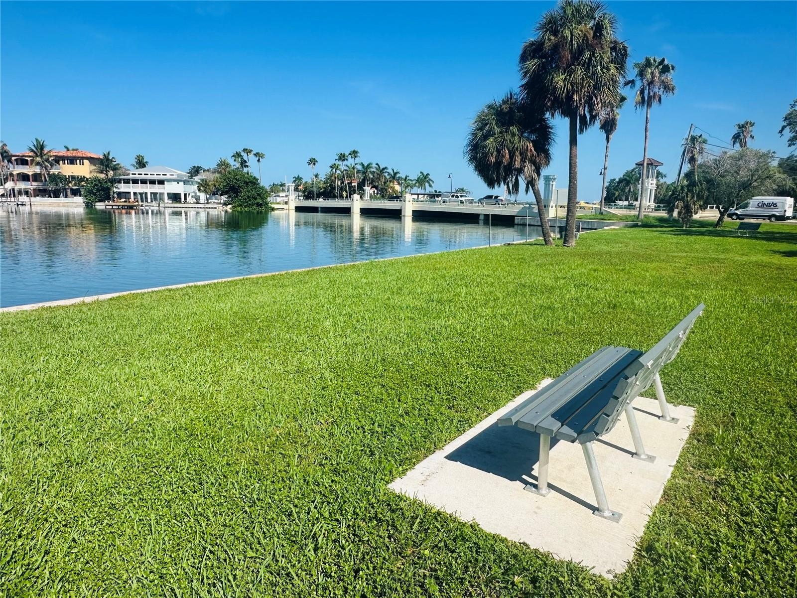 Bridge, fishing and pet friendly