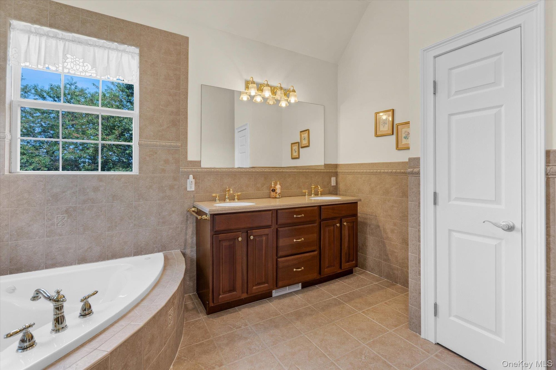 Corner soaking tub with deck-mounted fixtures