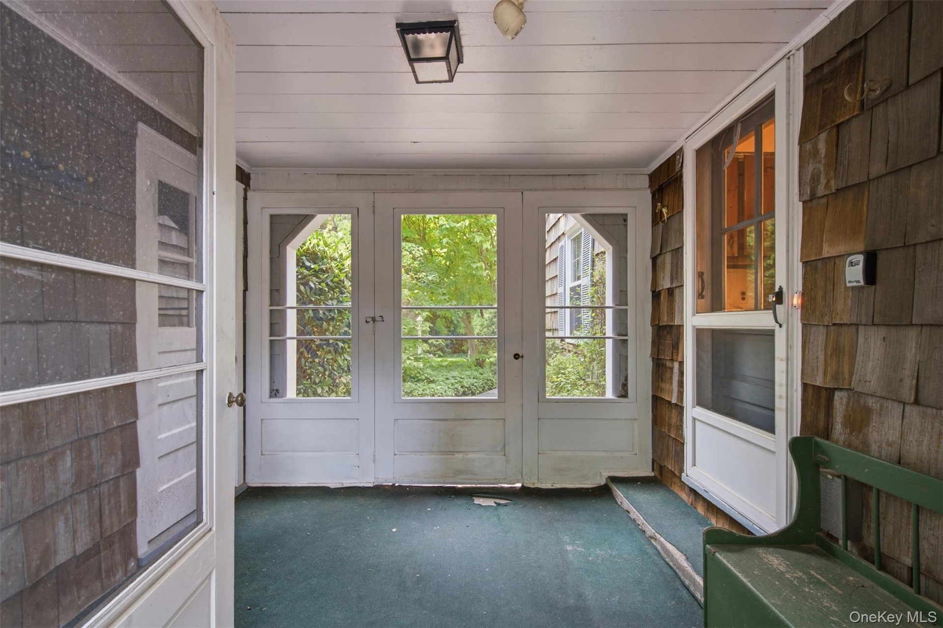 Breezeway connecting house to garage