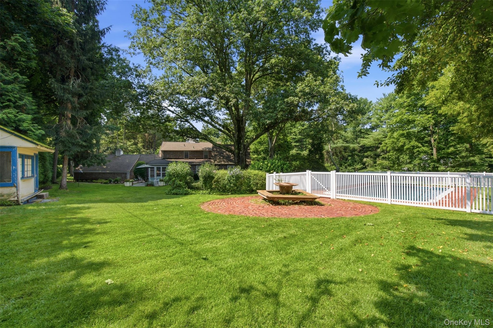 Rear property w/ Shed and pool