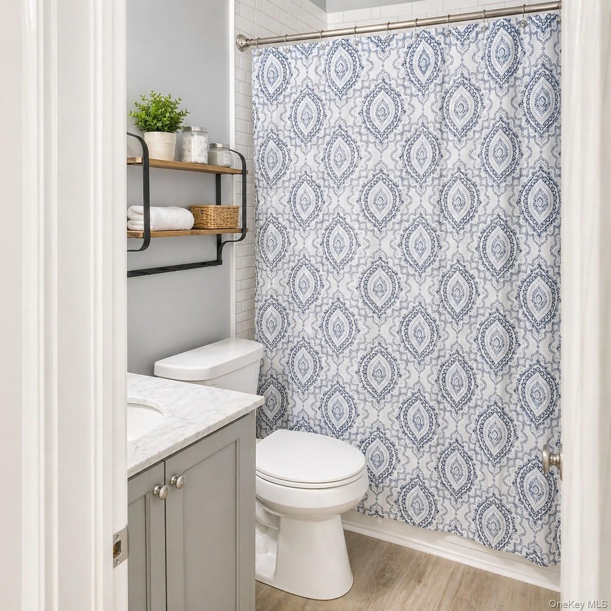 Upstairs Hall Bathroom