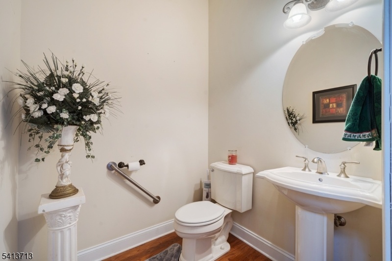 Poiwder Room