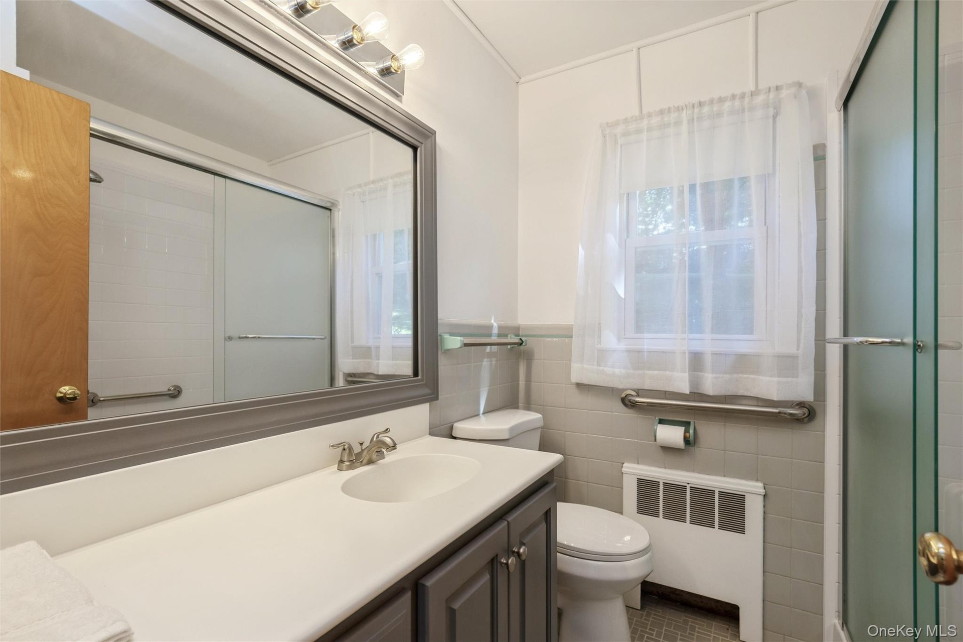 Main level Bath