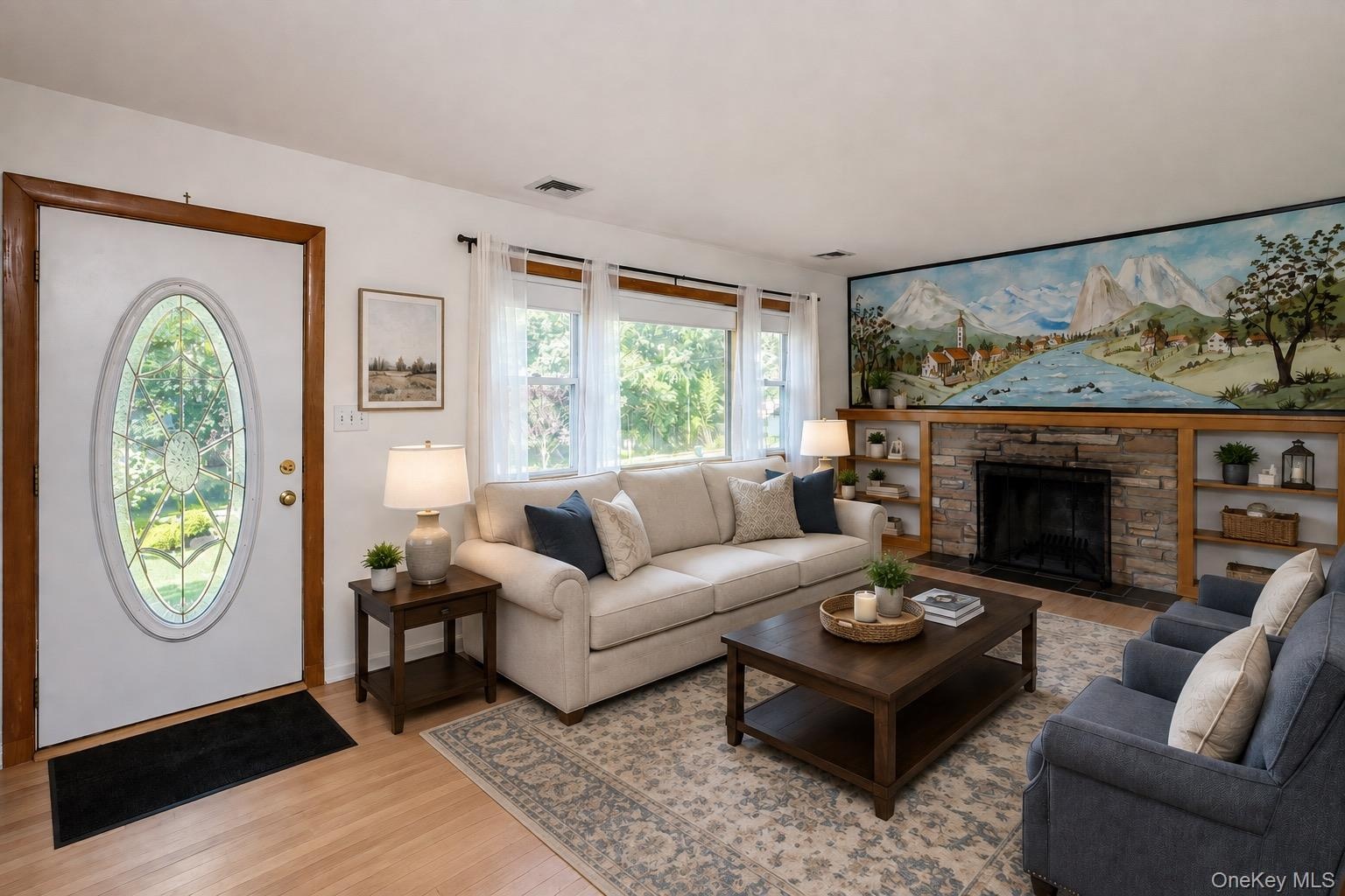 Entry/ Living Room