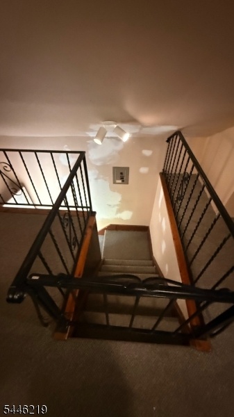 STAIRS TO THIRD LEVEL U2