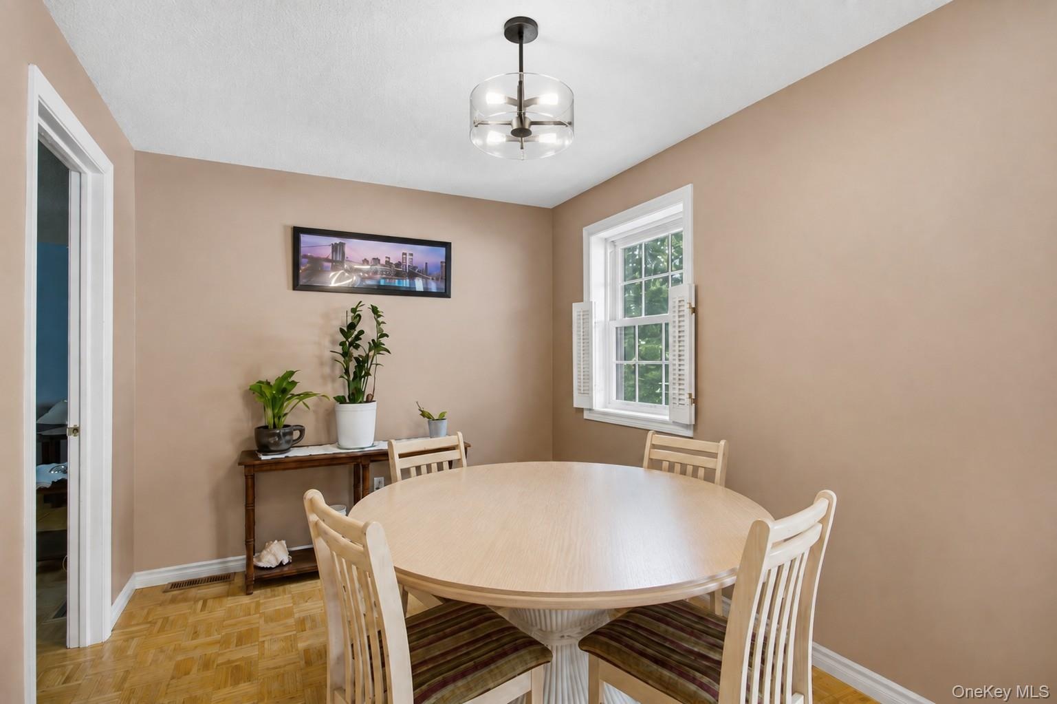 Breakfast Nook/ Dining Area