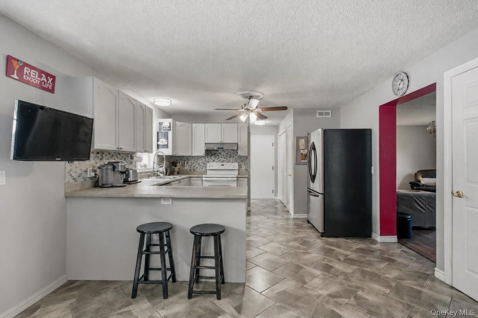 Spacious & Bright Kitchen with Breakfast nook and French doors to trex deck
