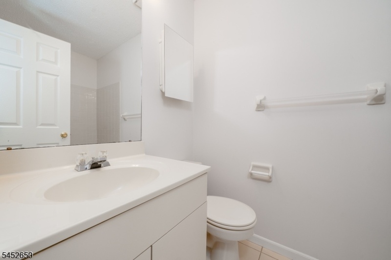 En-Suite Full Bath