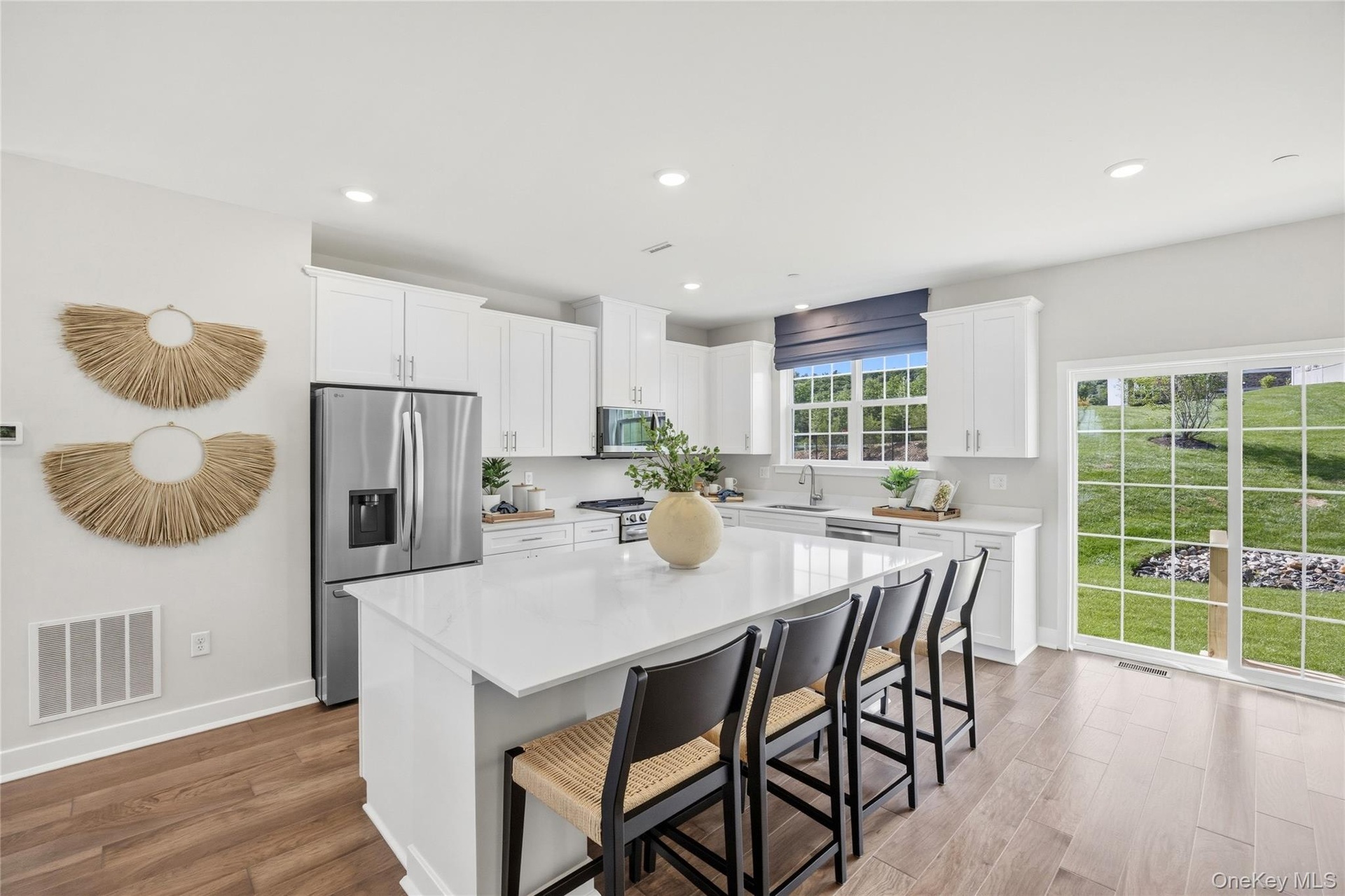 Beautiful kitchen perfect for cooking and entertaining!