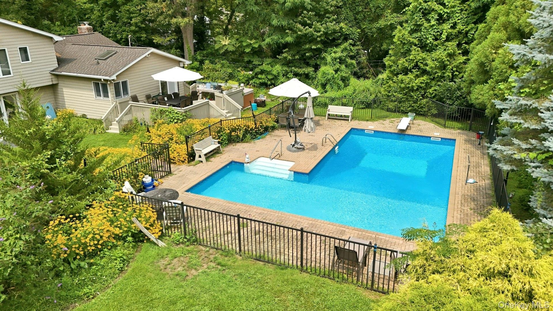 private yard
