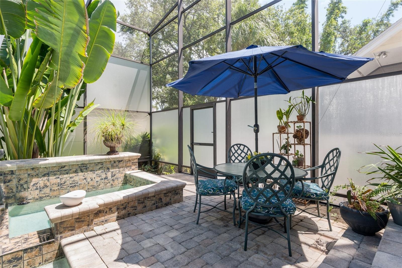 Out door entertaining area, pool spa